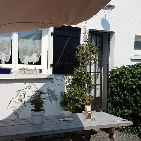 Holiday home Les Petits Poissons Verts Et Massages La Jarrie